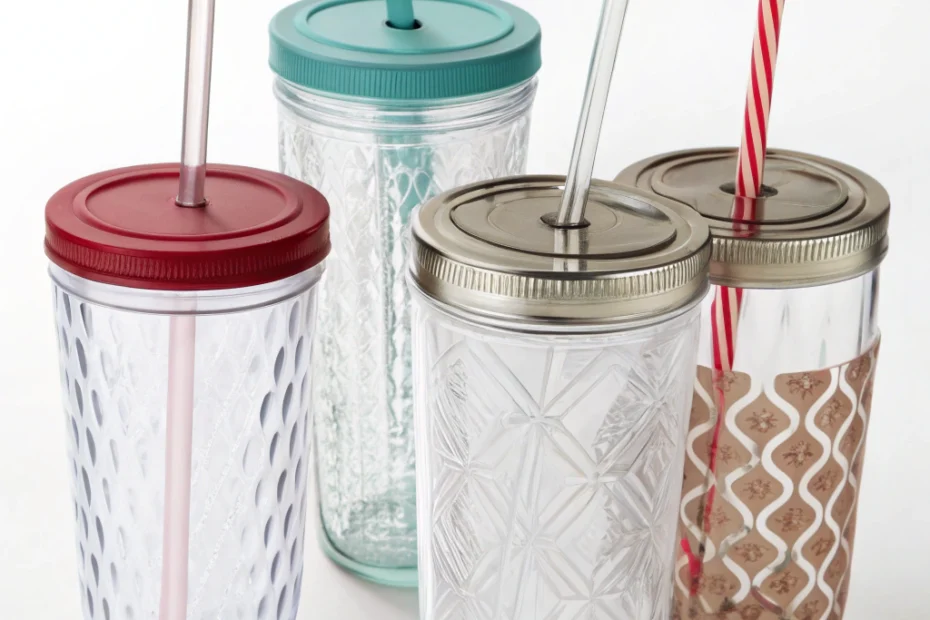 Guide to Choosing a Glass Tumbler with Straw and Lid